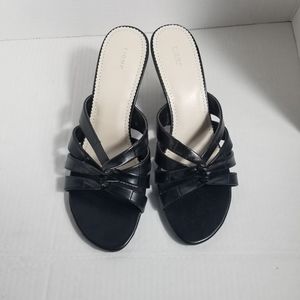 FIONI BLACK AND CREAM HEELS SIZE 9.5 WIDE